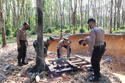 Polres Way Kanan Bersama TNI Melakukan Penertiban Penambang Emas Ilegal